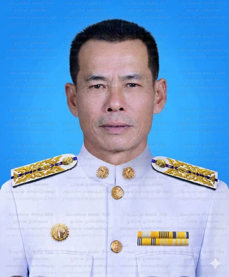 นายประเสริฐ นกแก้ว